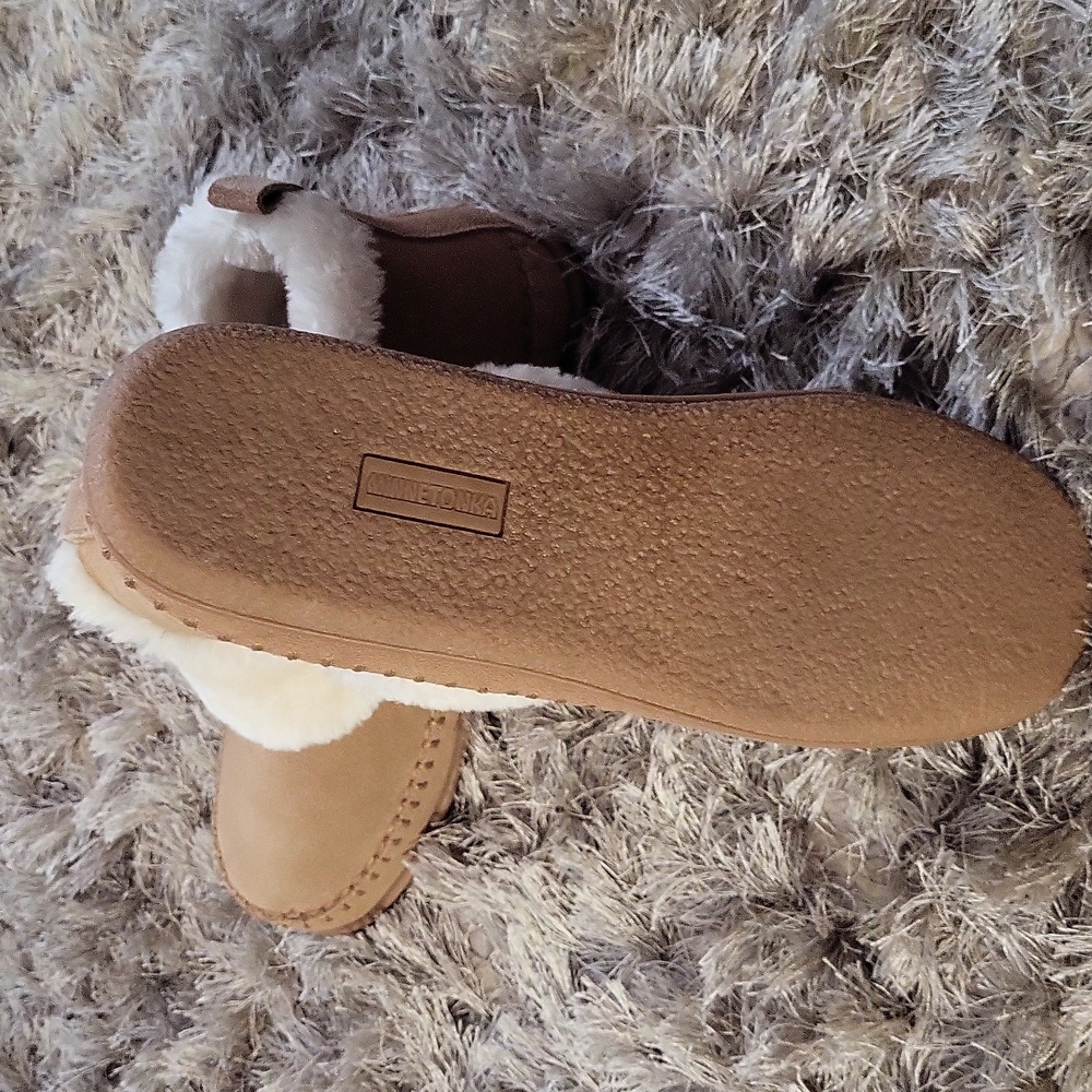 Minnetonka Tan Textured Sole - Picture 3 of 8